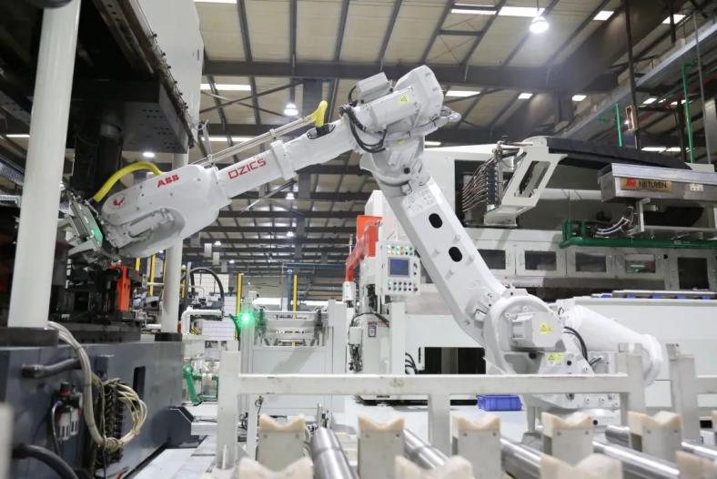 陽(yáng)和工業(yè)新區(qū) 智能產(chǎn)線(xiàn)投產(chǎn)，機(jī)器人助力產(chǎn)業(yè)升級(jí)